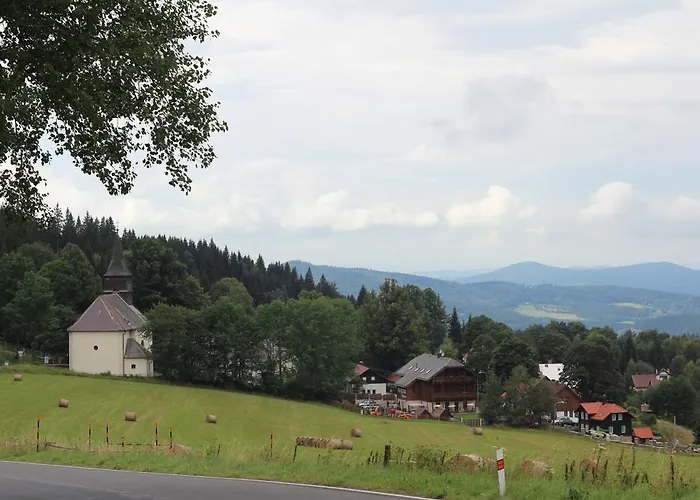 Turisticka Zamecek Gæstehus Hojsova Stráž